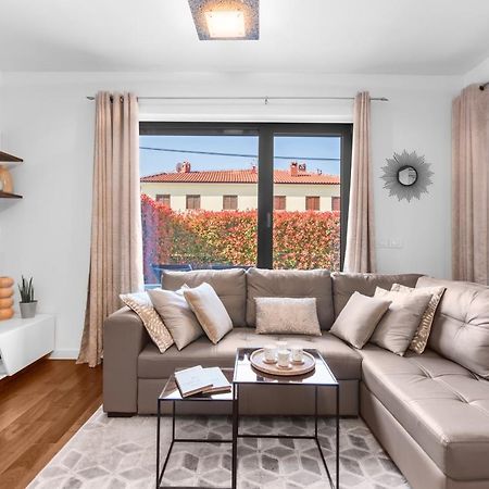 Luxury New Apartment With Private Garden Near The Beach! Porec Esterno foto