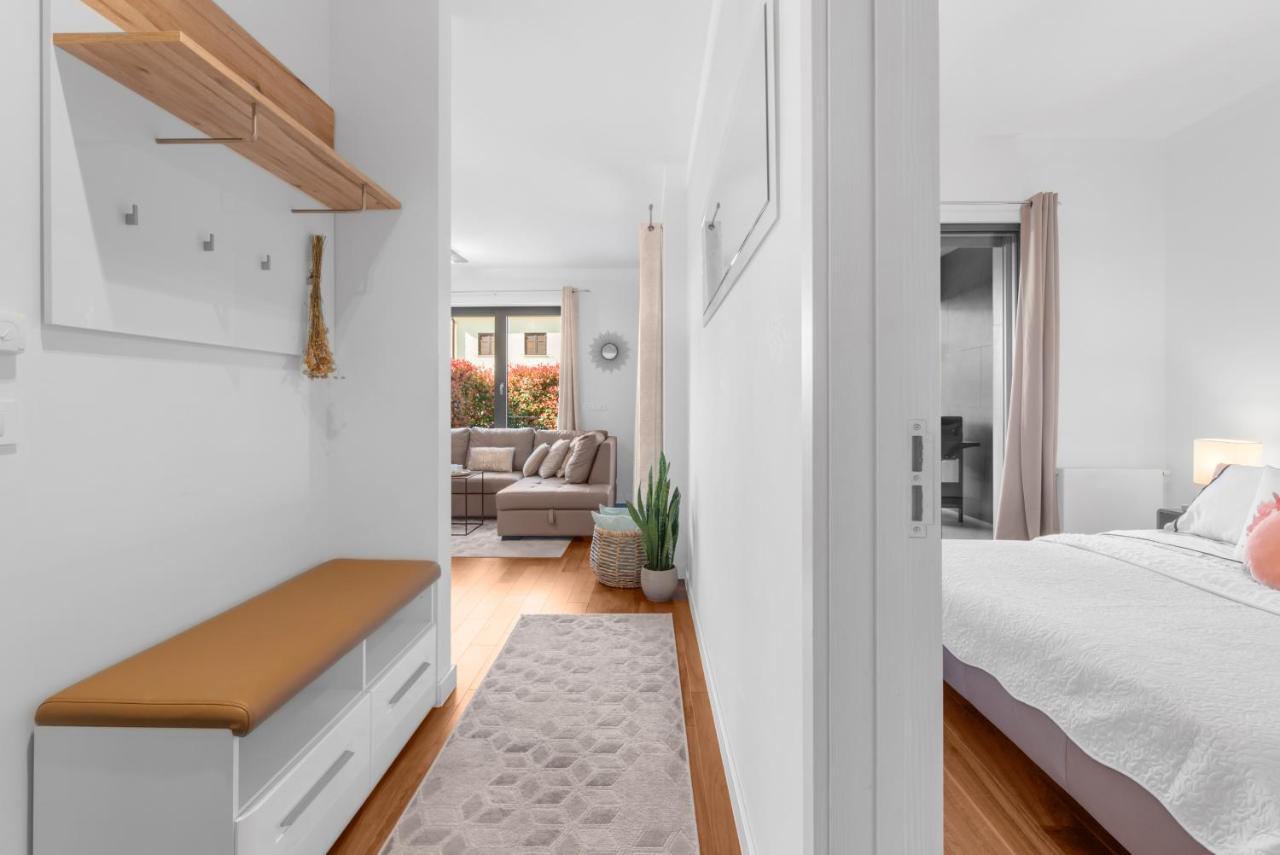 Luxury New Apartment With Private Garden Near The Beach! Porec Esterno foto