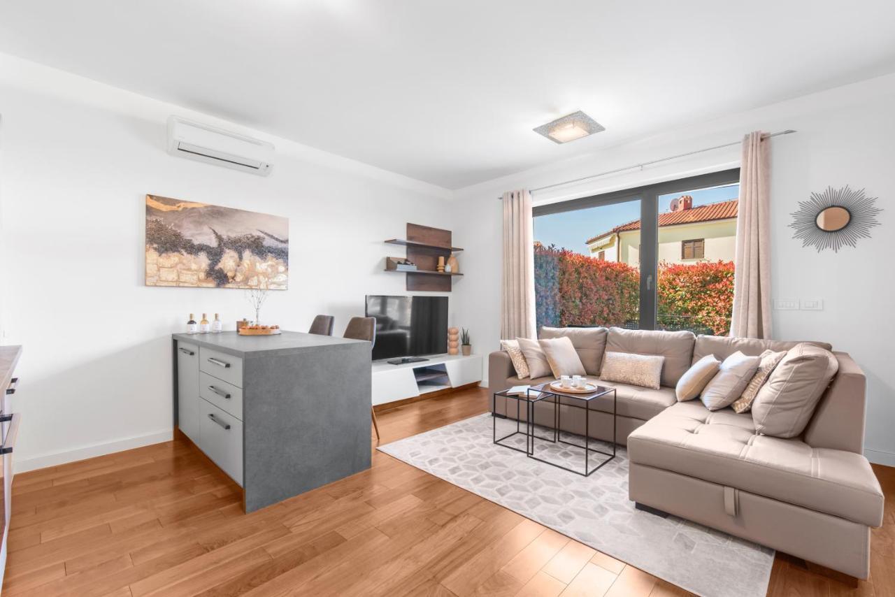 Luxury New Apartment With Private Garden Near The Beach! Porec Esterno foto