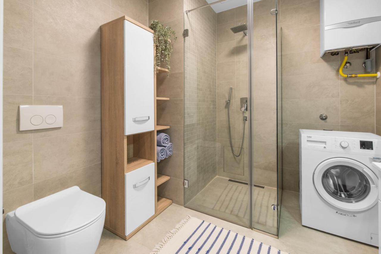 Luxury New Apartment With Private Garden Near The Beach! Porec Esterno foto