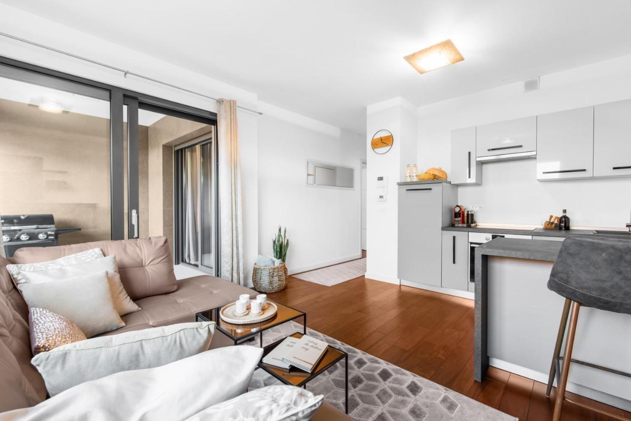Luxury New Apartment With Private Garden Near The Beach! Porec Esterno foto